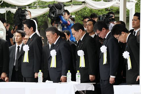 Photograph of the Prime Minister offering a silent prayer