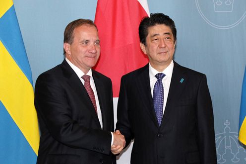 Photograph of the Prime Minister shaking hands with the Prime Minister of Sweden
