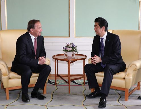 Photograph of the Prime Minister extending his greetings to the Prime Minister of Sweden
