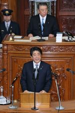 Photograph of the Prime Minister making a statement at the plenary session of the House of Representatives