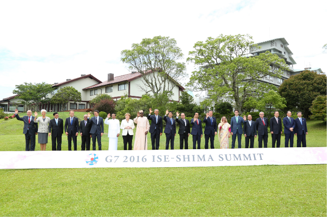 Photograph of the commemorative photograph session of the G7 leaders and invited outreach country leaders