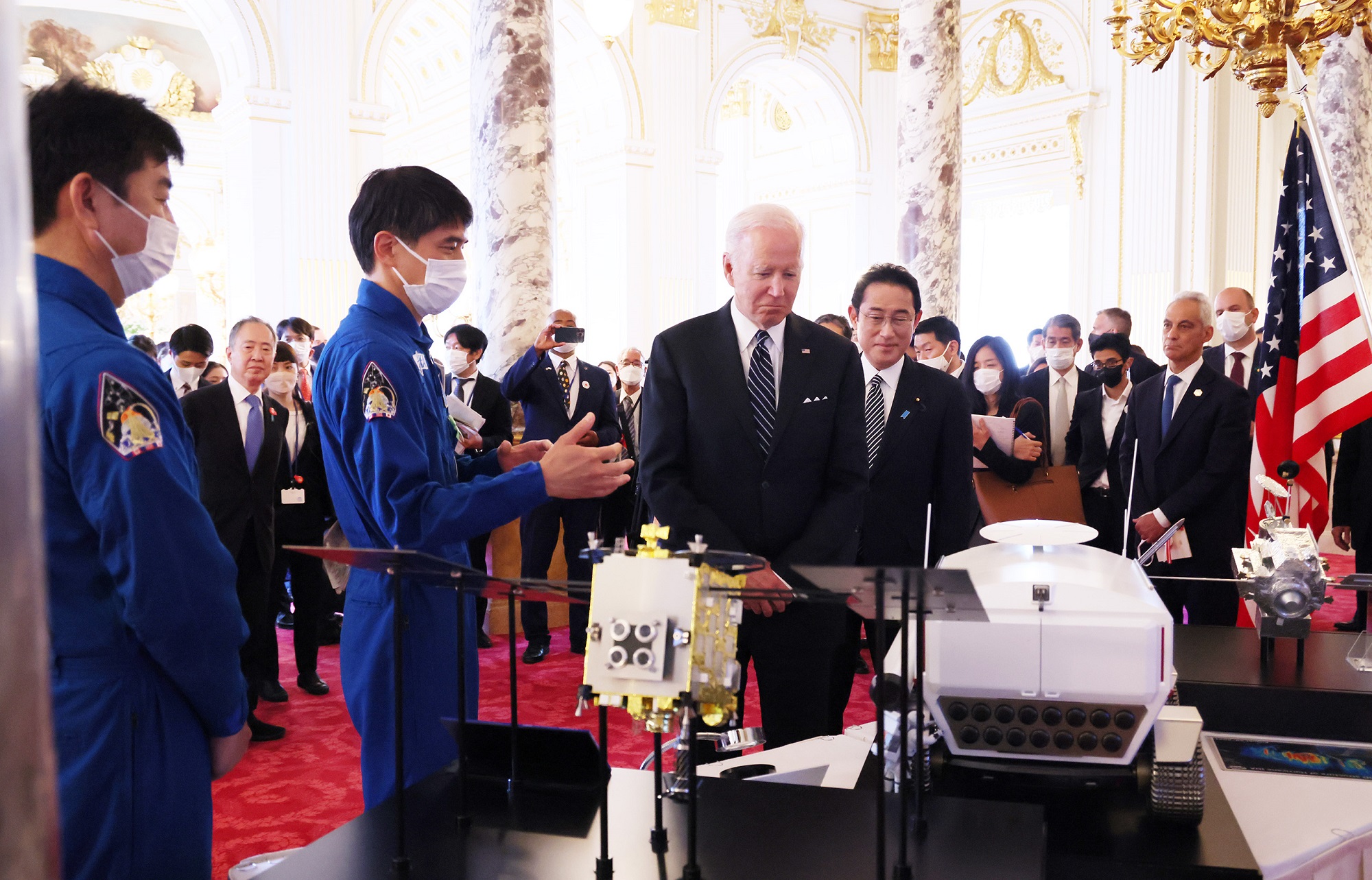 Photograph of an exhibition on Japan-U.S. space cooperation (1)