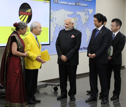 Photograph of the two leaders visiting a company