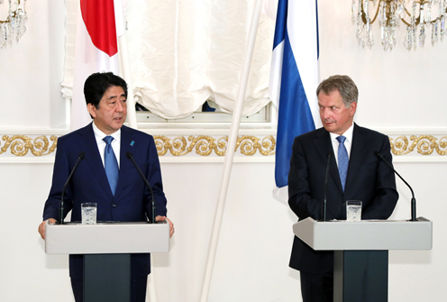Photograph of the Japan-Finland joint press announcement (2)
