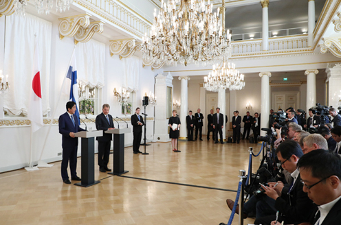 Photograph of the Japan-Finland joint press announcement (3)