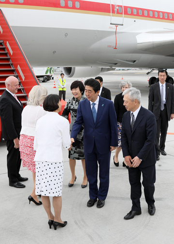 Photograph of the Prime Minister arriving in Copenhagen