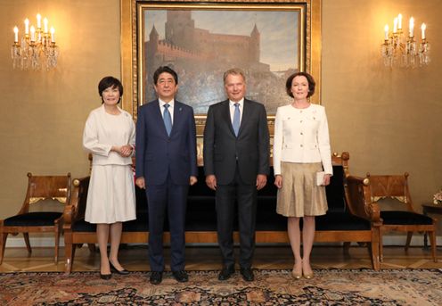 Photograph of the commemorative photograph session at the welcome reception in Finland