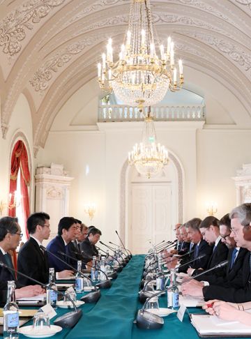 Photograph of the Japan-Finland Summit Meeting (2)