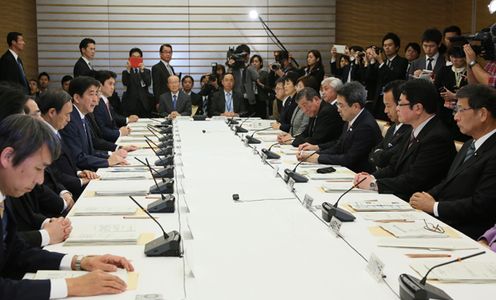 Photograph of the Prime Minister delivering an address (2)