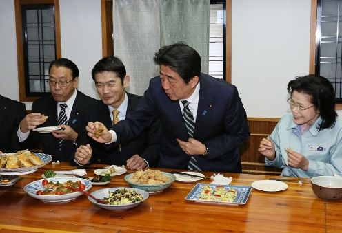Photograph of the meeting at the natto production plant