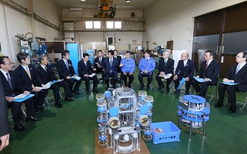 Photograph of the meeting with people working in robotics (2)