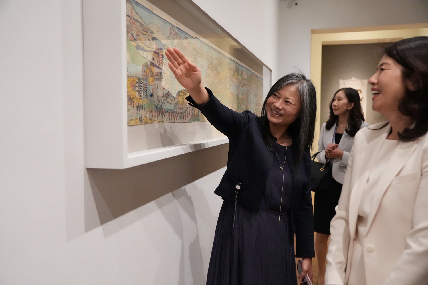 Mrs. Kishida visiting the Philadelphia Museum of Art (2)