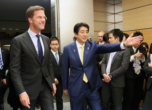 Photograph of the leaders about to attend the joint press announcement