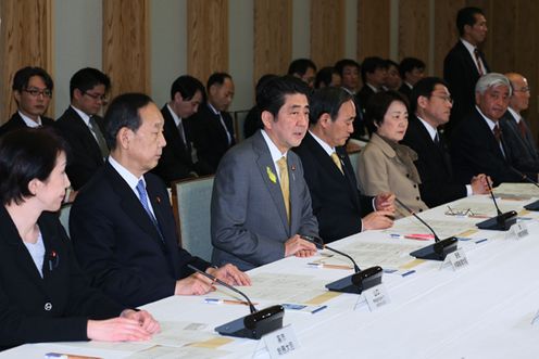 Photograph of the Prime Minister delivering an address (1)