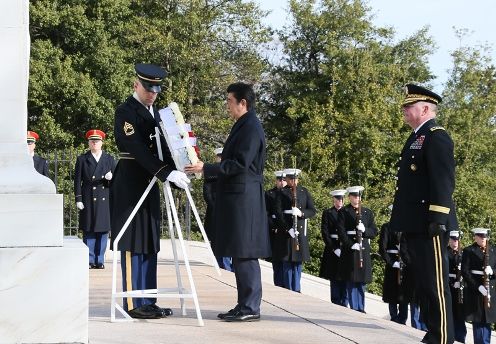 Photograph of the Prime Minister offering a wreath at Arlington National Cemetery