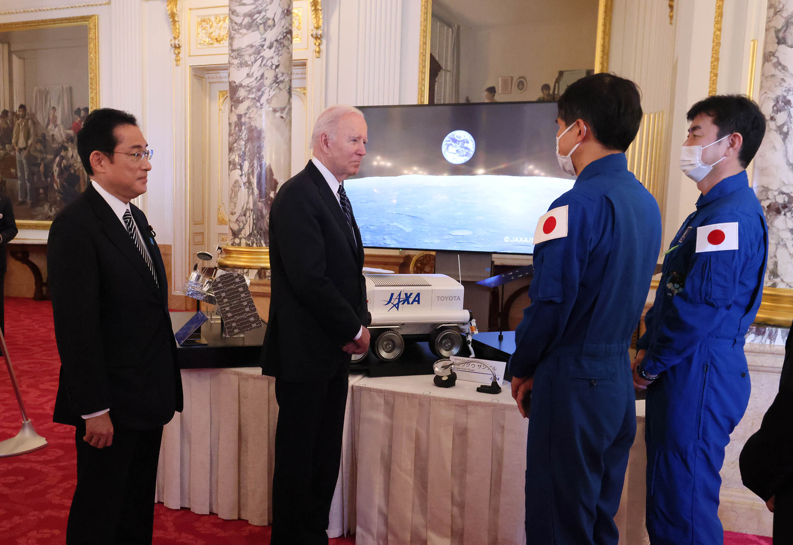 Photograph of an exhibition on Japan-U.S. space cooperation (2)