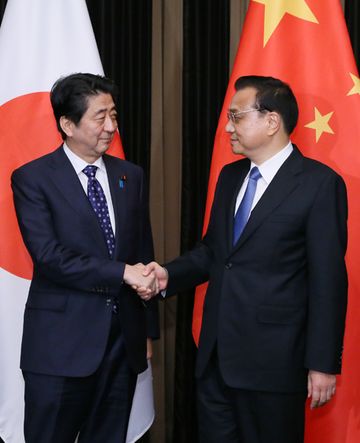 Photograph of the Prime Minister shaking hands with the Premier of China