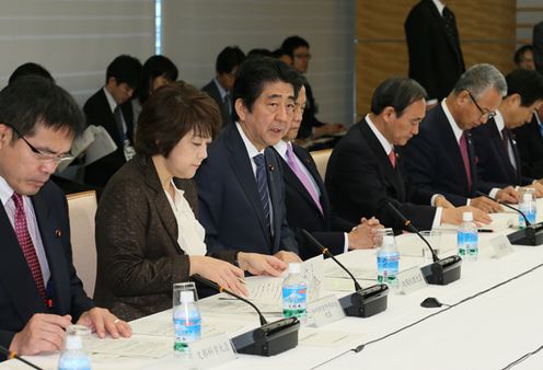 Photograph of the Prime Minister delivering an address (1)