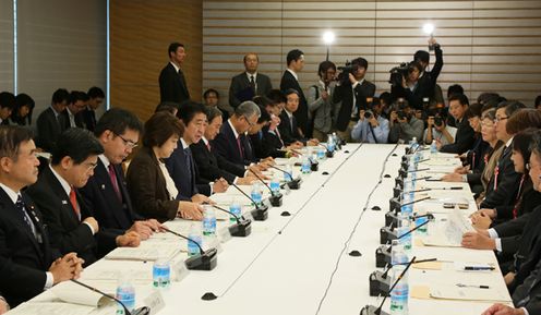 Photograph of the Prime Minister delivering an address (2)