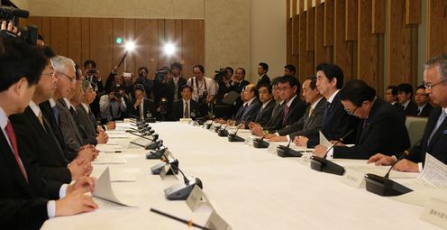 Photograph of the Prime Minister attending the meeting (2)