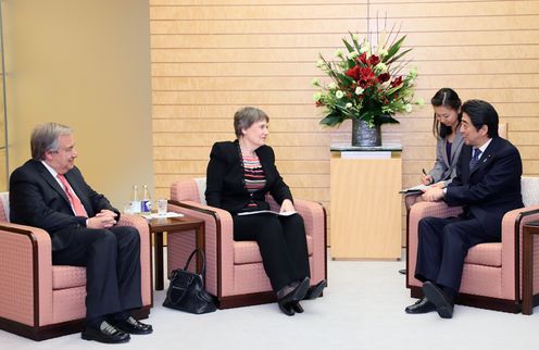 Photograph of the Prime Minister receiving the courtesy call (2)