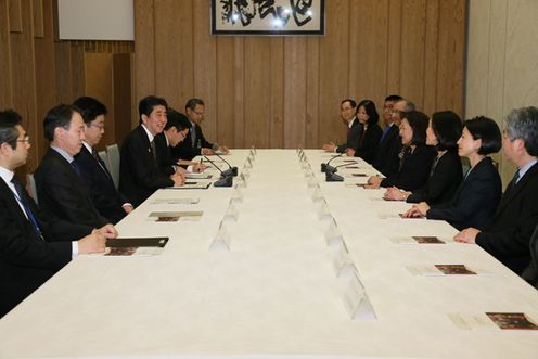 Photograph of the Prime Minister receiving the courtesy call