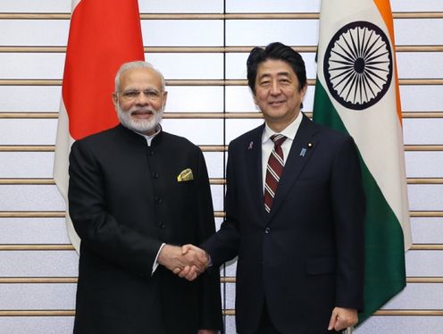 Photograph of the leaders shaking hand