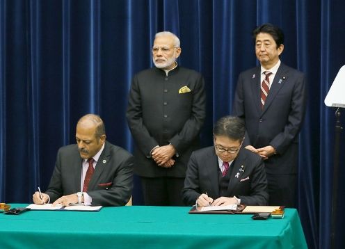 Photograph of the leaders attending the signing ceremony (2)