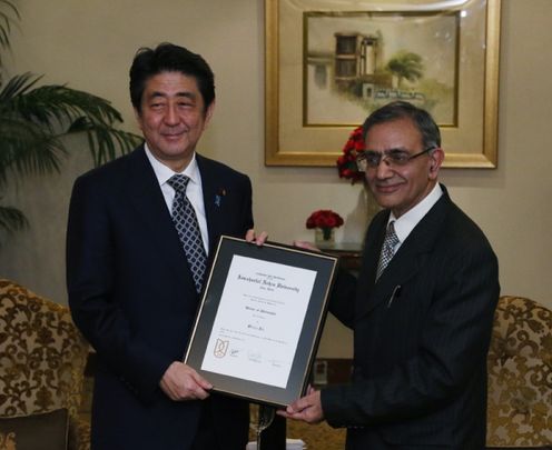 Photograph of the ceremony for the conferment of the honorary doctorate