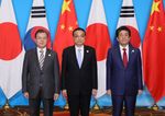 Photograph of the commemorative photograph session at the Japan-China-ROK Trilateral Summit Meeting (1)