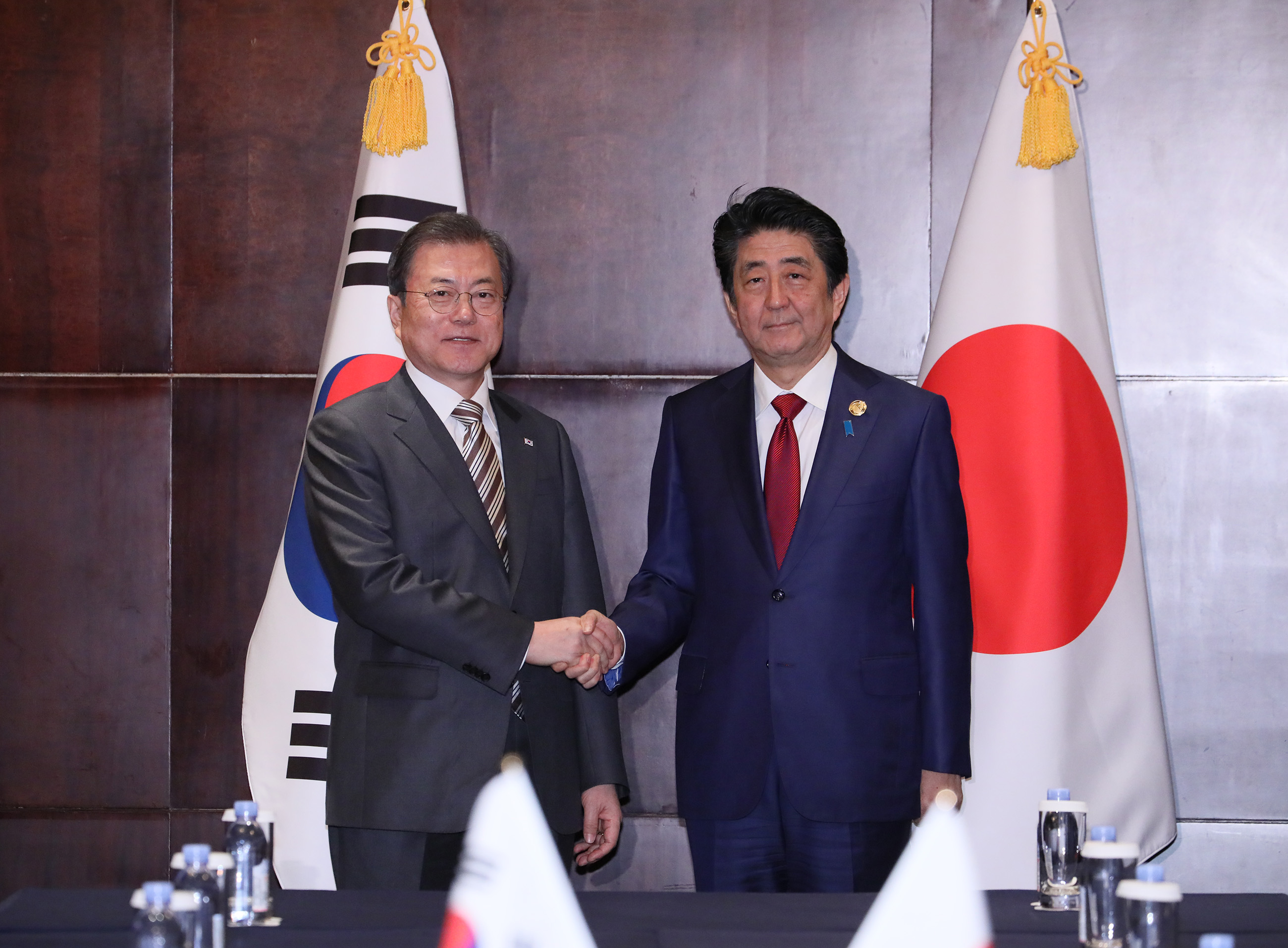 Photograph of the Japan-ROK Summit Meeting (1)