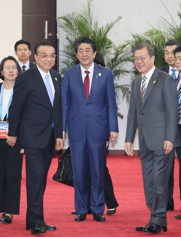 Photograph of the Japan-China-ROK Business Summit (1)