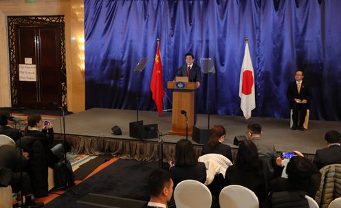 Photograph of the press conference (2)