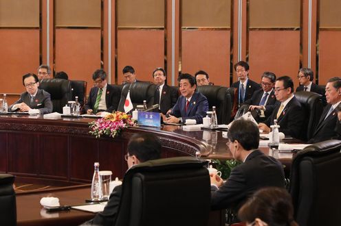 Photograph of the Prime Minister making a statement at the Japan-China-ROK Trilateral Summit Meeting (1)