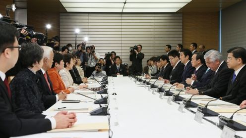 Photograph of the Prime Minister making a statement (2)