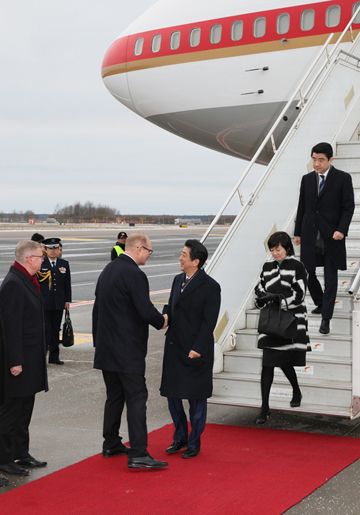 Photograph of the Prime Minister arriving in Estonia (2)