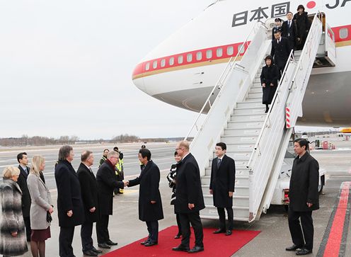Photograph of the Prime Minister arriving in Estonia (3)