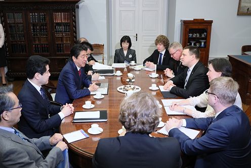 Photograph of the Japan-Estonia Summit Meeting (1)