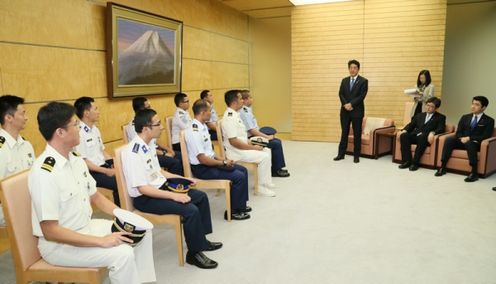 Photograph of the Prime Minister receiving the courtesy call (2)