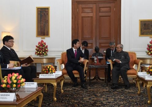 Photograph of Prime Minister meeting with the President of India (2)
