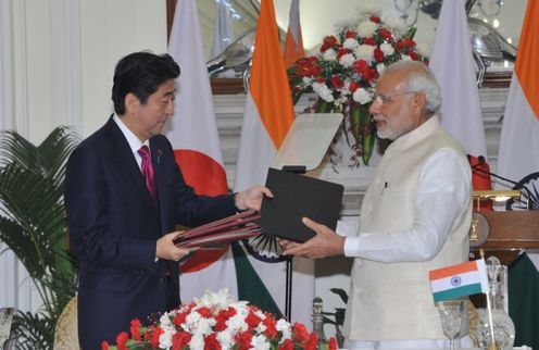 Photograph of the Signing Ceremony for the Joint Statement