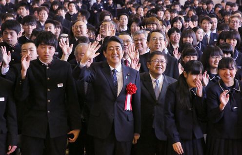 Photograph of the Miyako City Daiichi Junior High School graduation ceremony