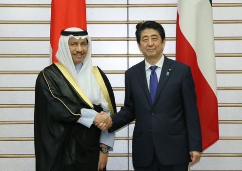 Photograph of the leaders shaking hands