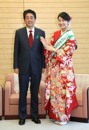 Photograph of the Prime Minister receiving the courtesy call