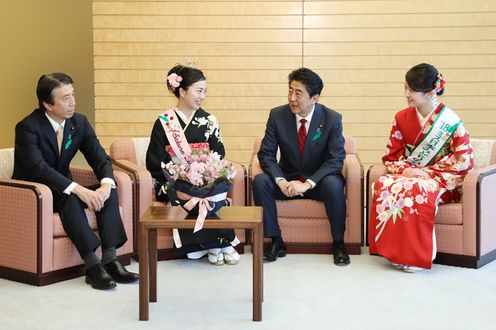 Photograph of the Prime Minister receiving the courtesy call