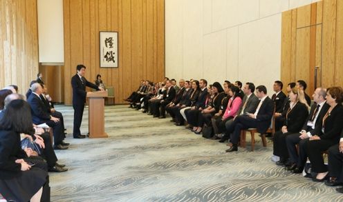 Photograph of the Prime Minister delivering an address (2)