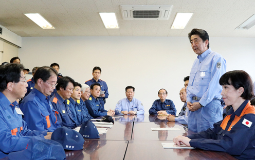 Photograph of the exchange of views at Asakura City Hall