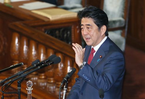 Photograph of the Prime Minister delivering a policy speech during the plenary session of the House of Representatives