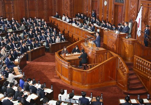 Photograph of the Prime Minister delivering a policy speech during the plenary session of the House of Representatives