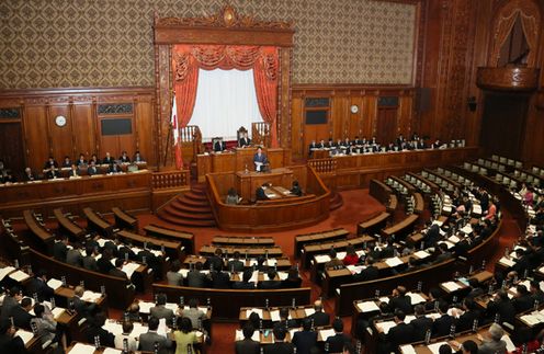 Photograph of the Prime Minister delivering a policy speech during the plenary session of the House of Councillors